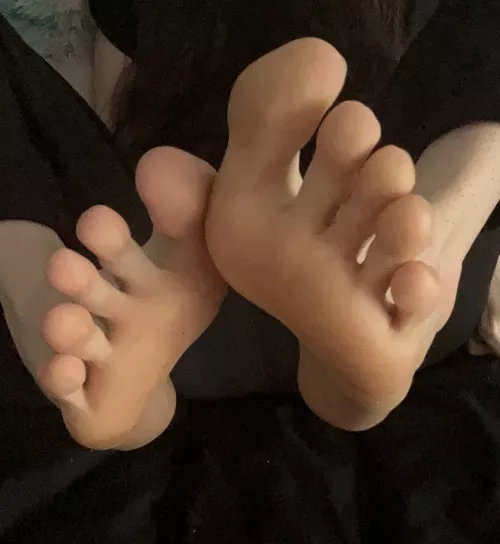 Your first thought seeing my soles? 💕