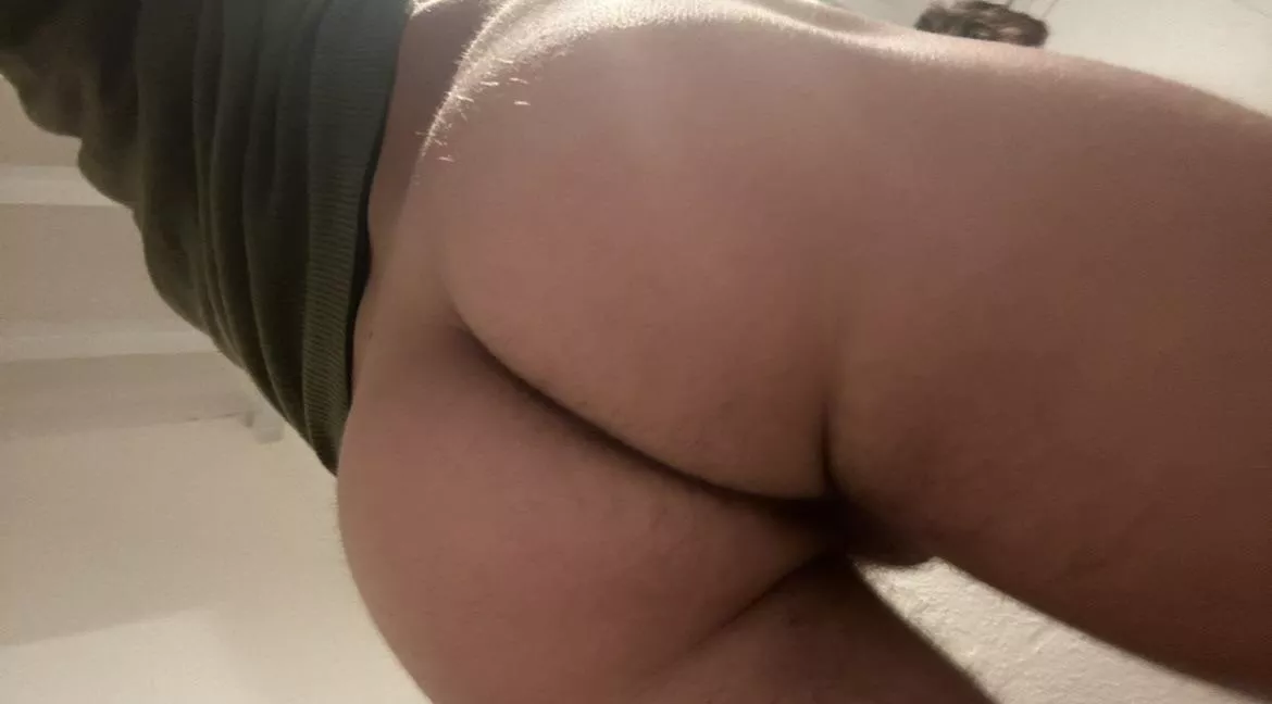 (19)Who wants to slap it?