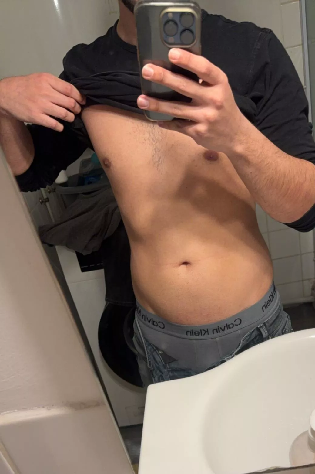 26 small/average dick and slim body. Send body pic. Quick live cum. Tsk_ing21
