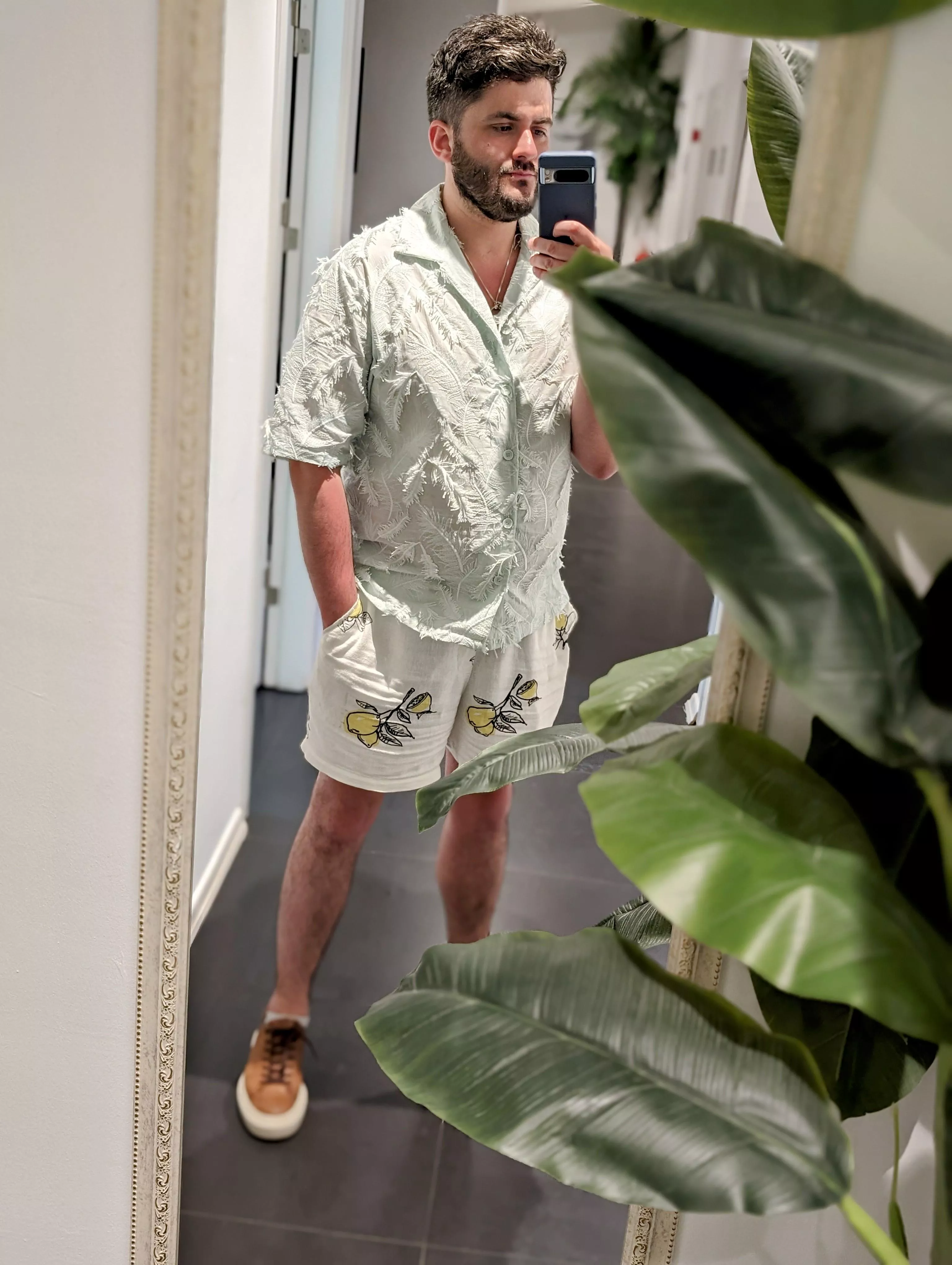 33 M UK; recently started playing Destiny 2 - anyone wanna be my mentor? 🥹 Happy to make general gaymer friends too! Drop me a message 