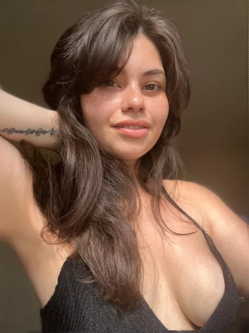 A bit of sideboob for you 