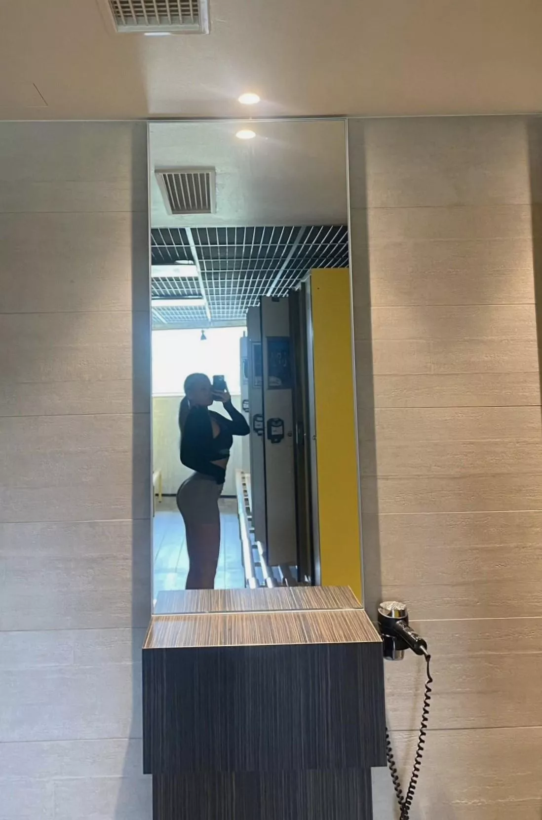 Am I gorgeous enough for you to make you smile ?