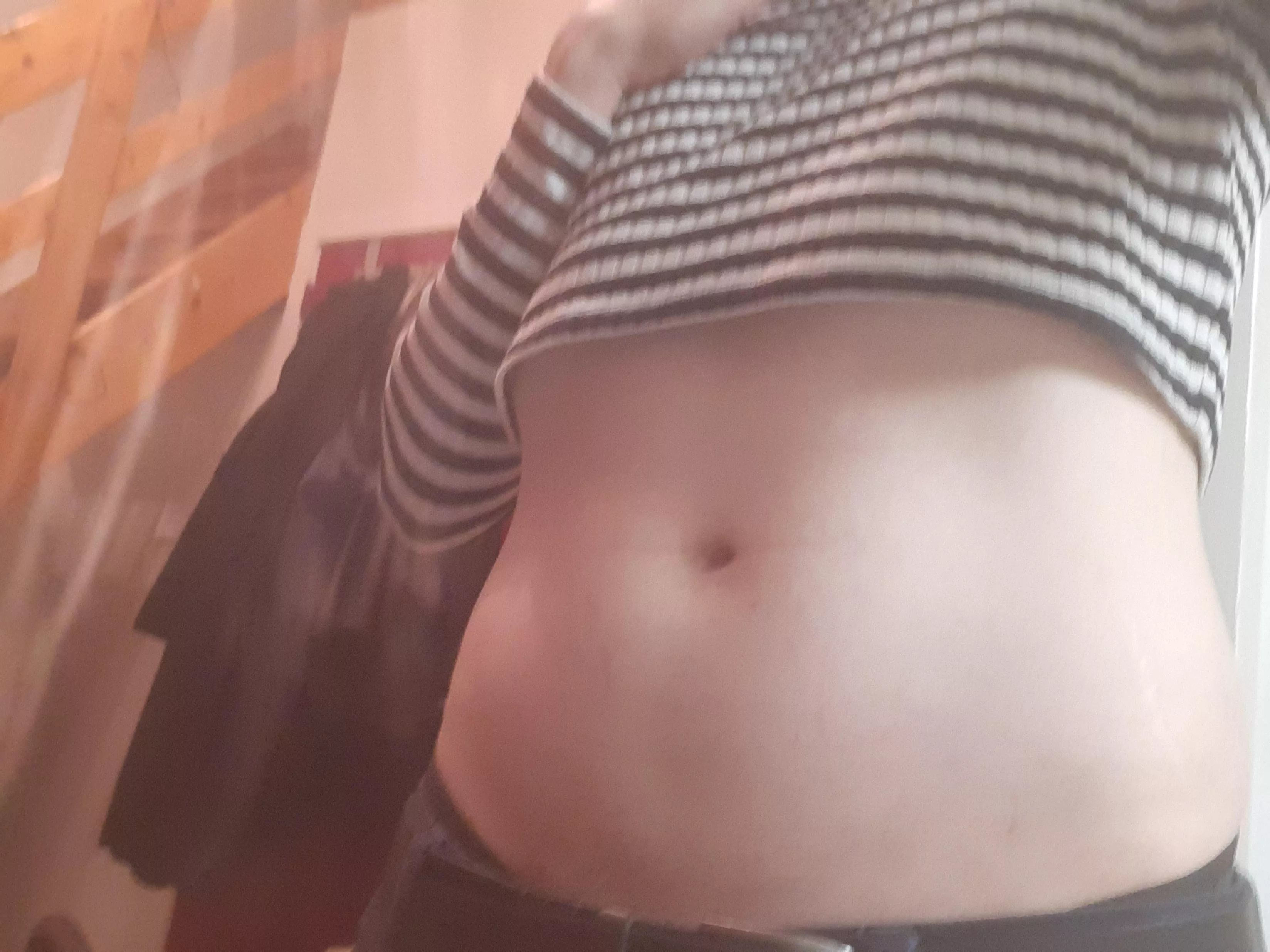 Anyone into crop top wearing twinks? 🥰