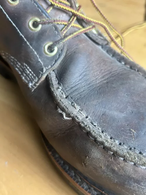 Anyone know if these burnt threads can be resewn? (Thorogood Moc toe)
