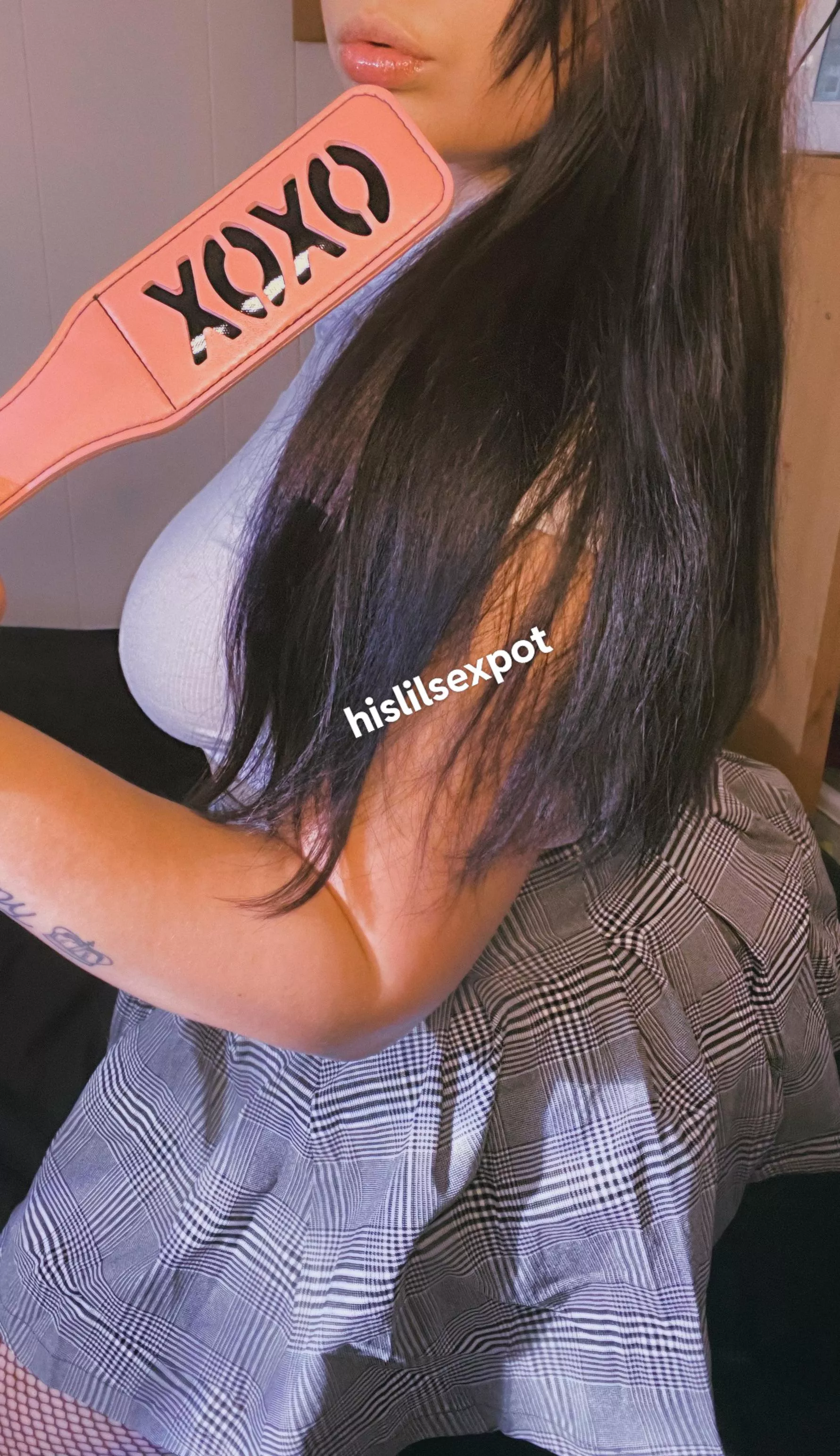 Bend over and let your goddess spank your sissy ass😈