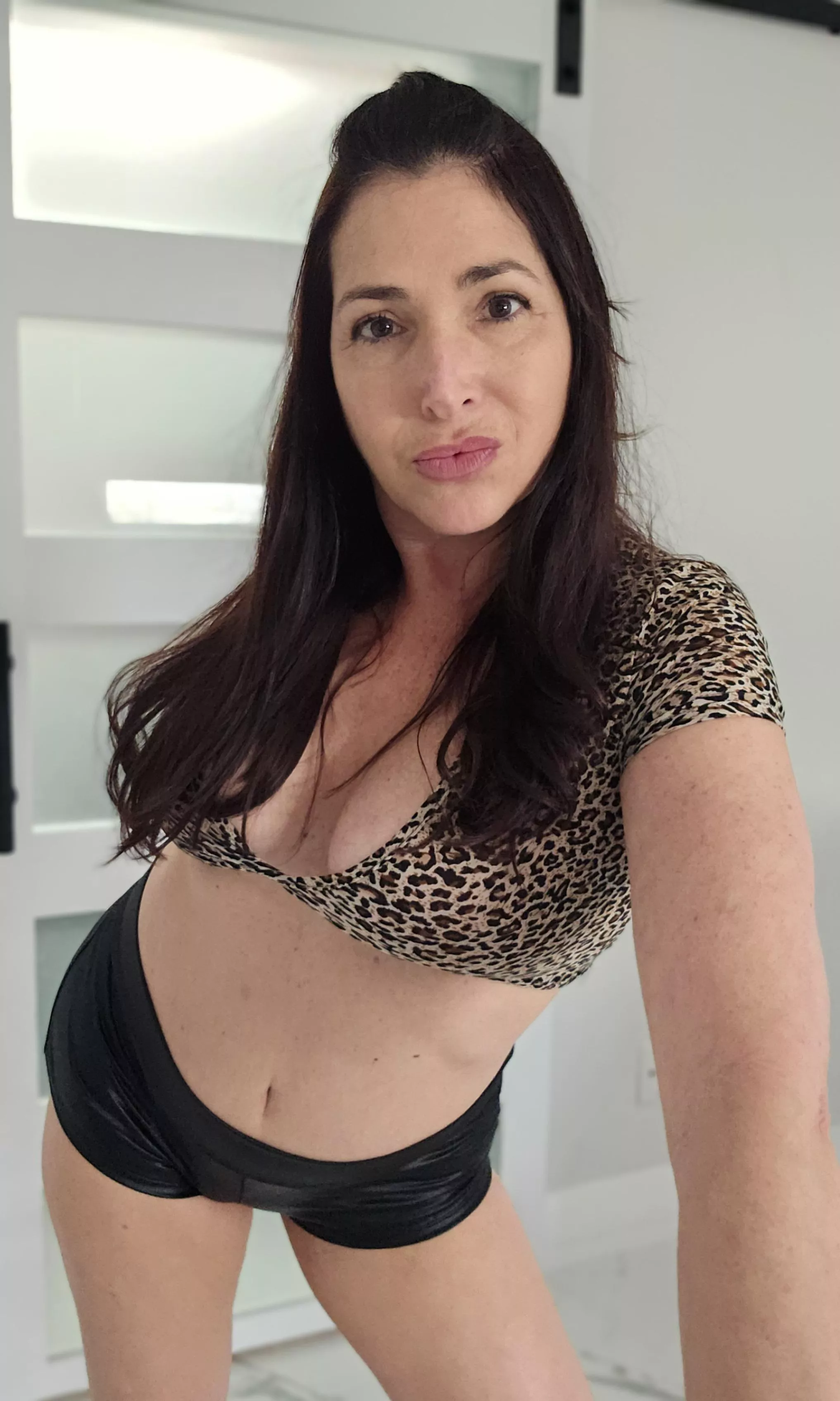 Brunette Cougars do it best