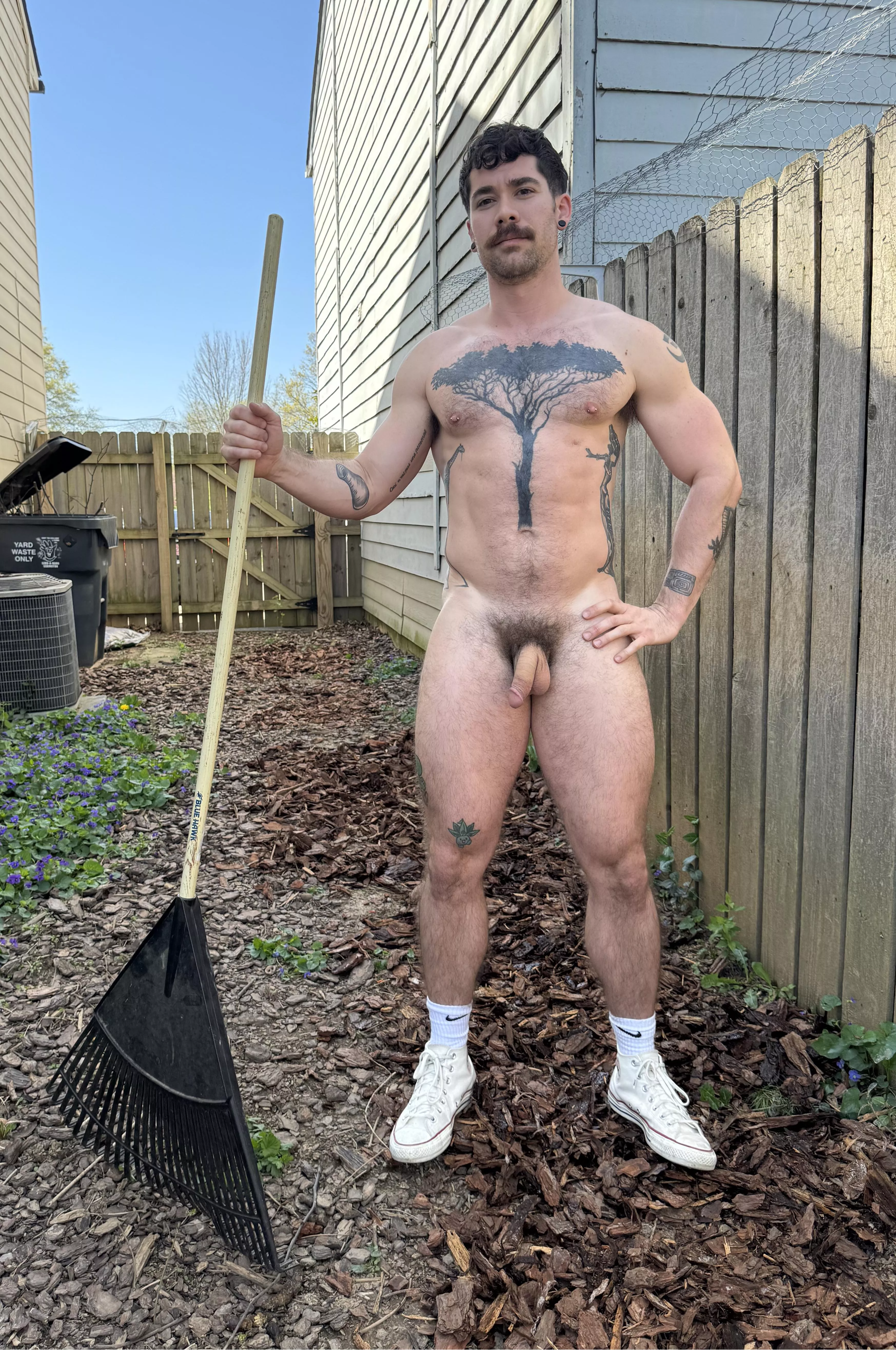 Do we like a man who gets sweaty working in the yard? 