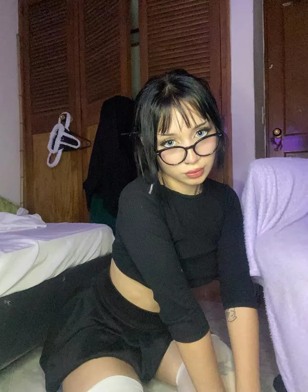 Do you prefer the way I look with makeup? (18F) Do you prefer the way I look with makeup? (18F)