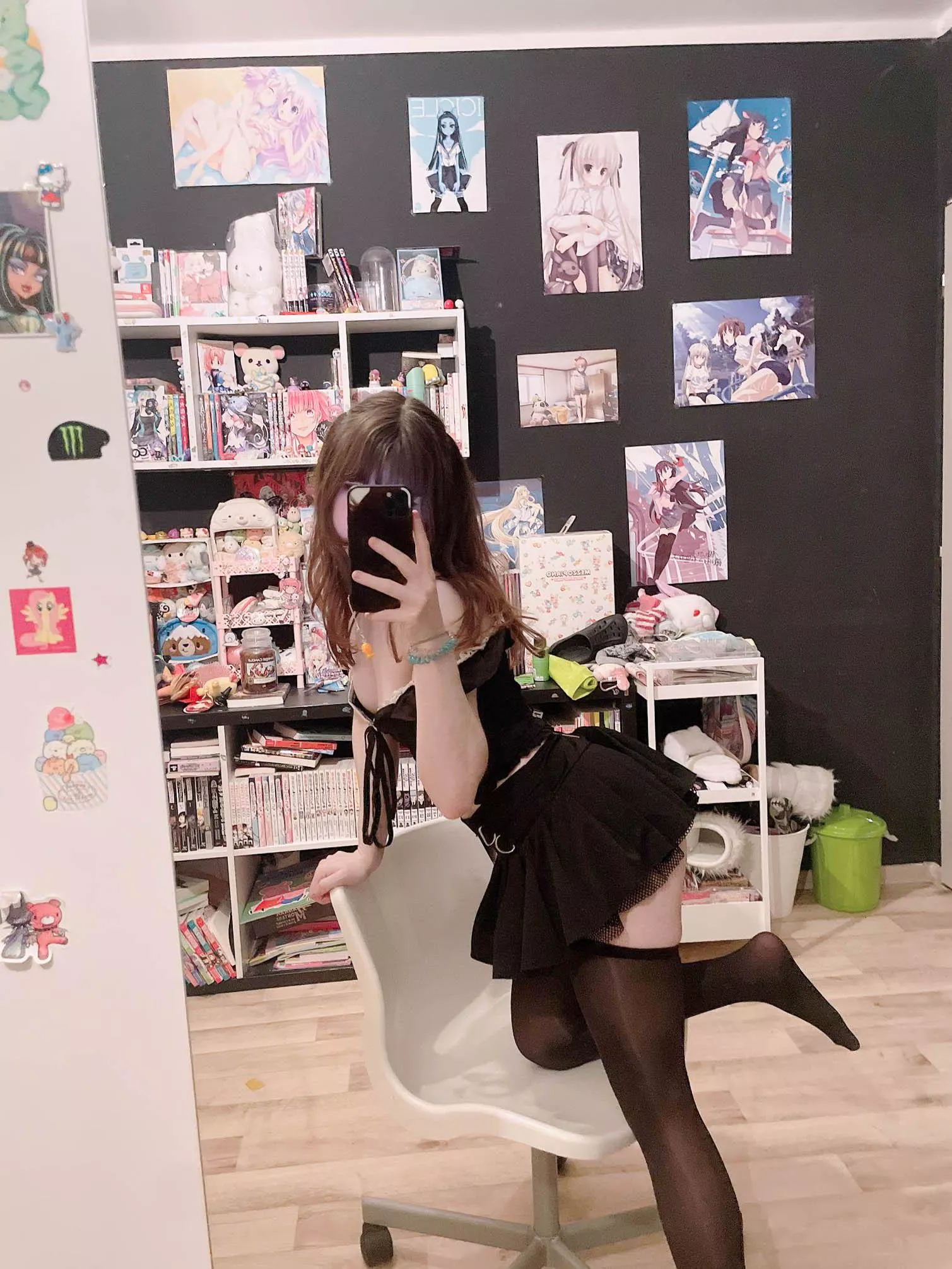 Does my curvy 21yo body turn you on?