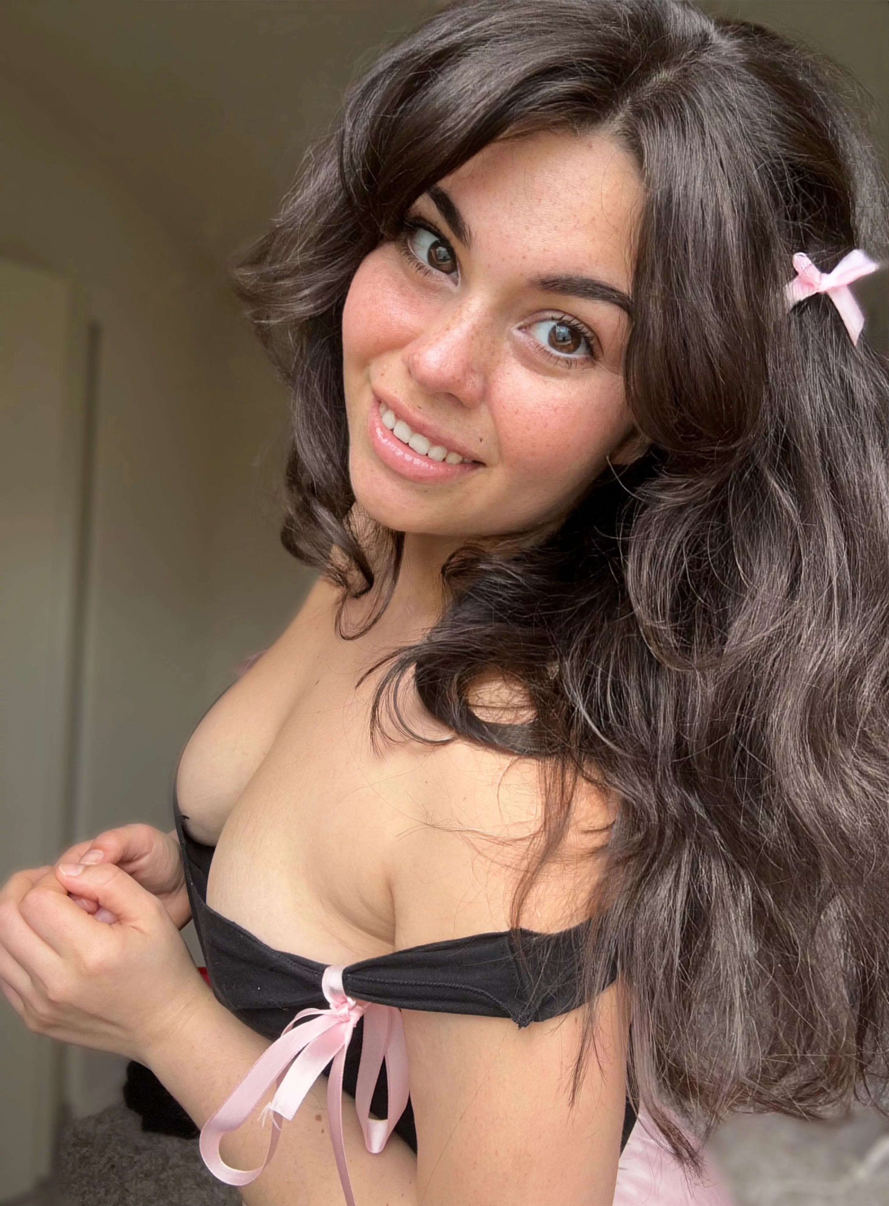 Freckles and cleavage for your Monday evening 