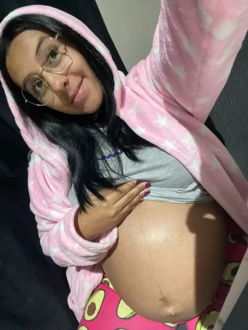 Good night ! This big belly goes to bed