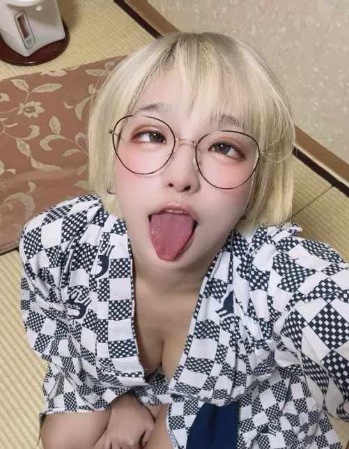 Hello~~ I made a perfect target for senpai 💕