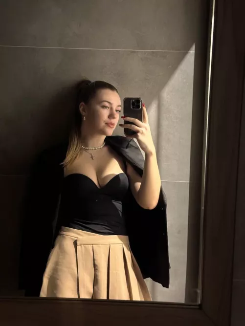 i know you love when i have cleavage like this