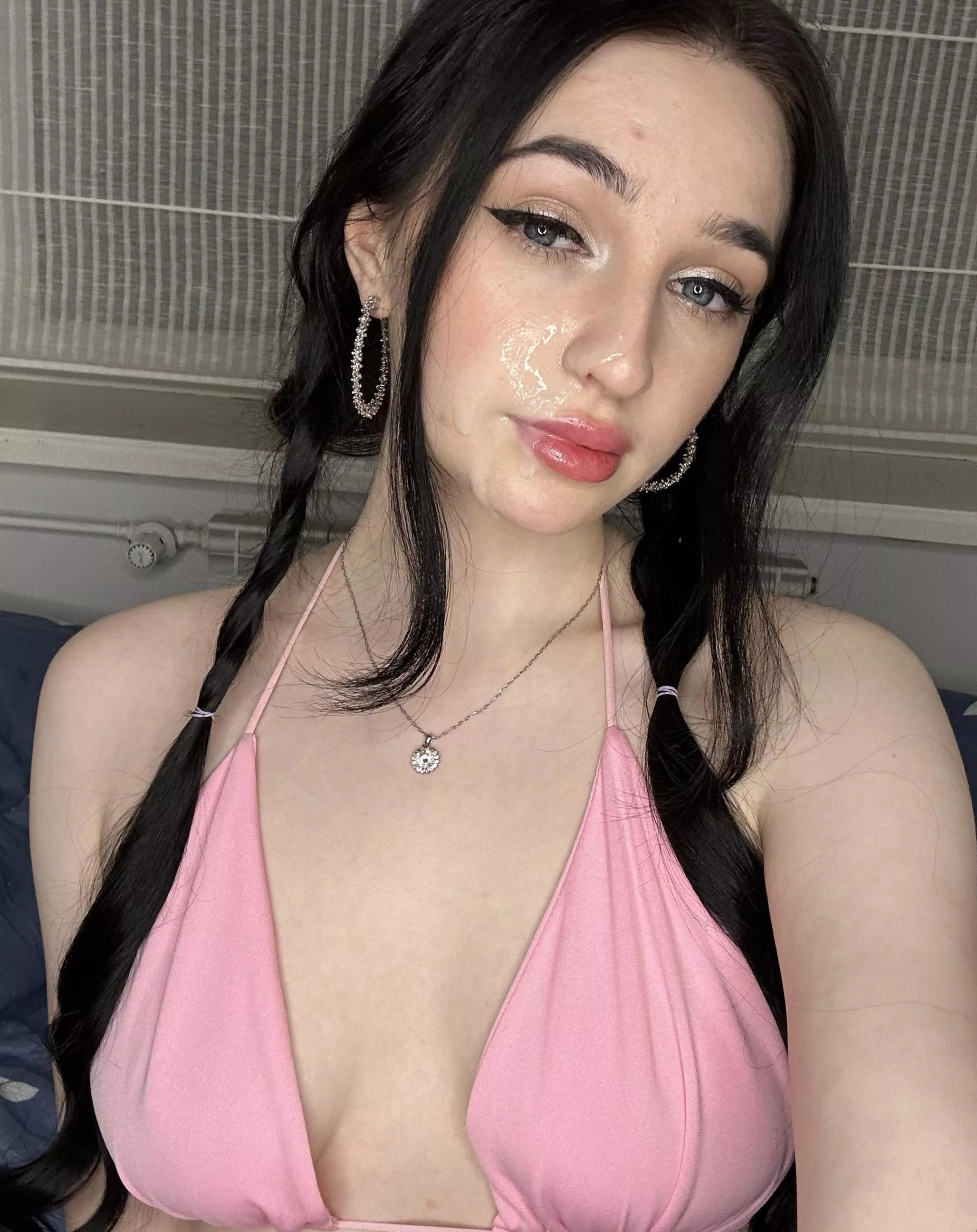 I like it when guys cum on my face