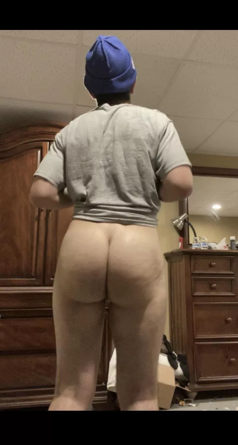 I swear I’m not gay , I’m just tryna help out my homies bust fat nuts💪🏻🔥..hmu for snap