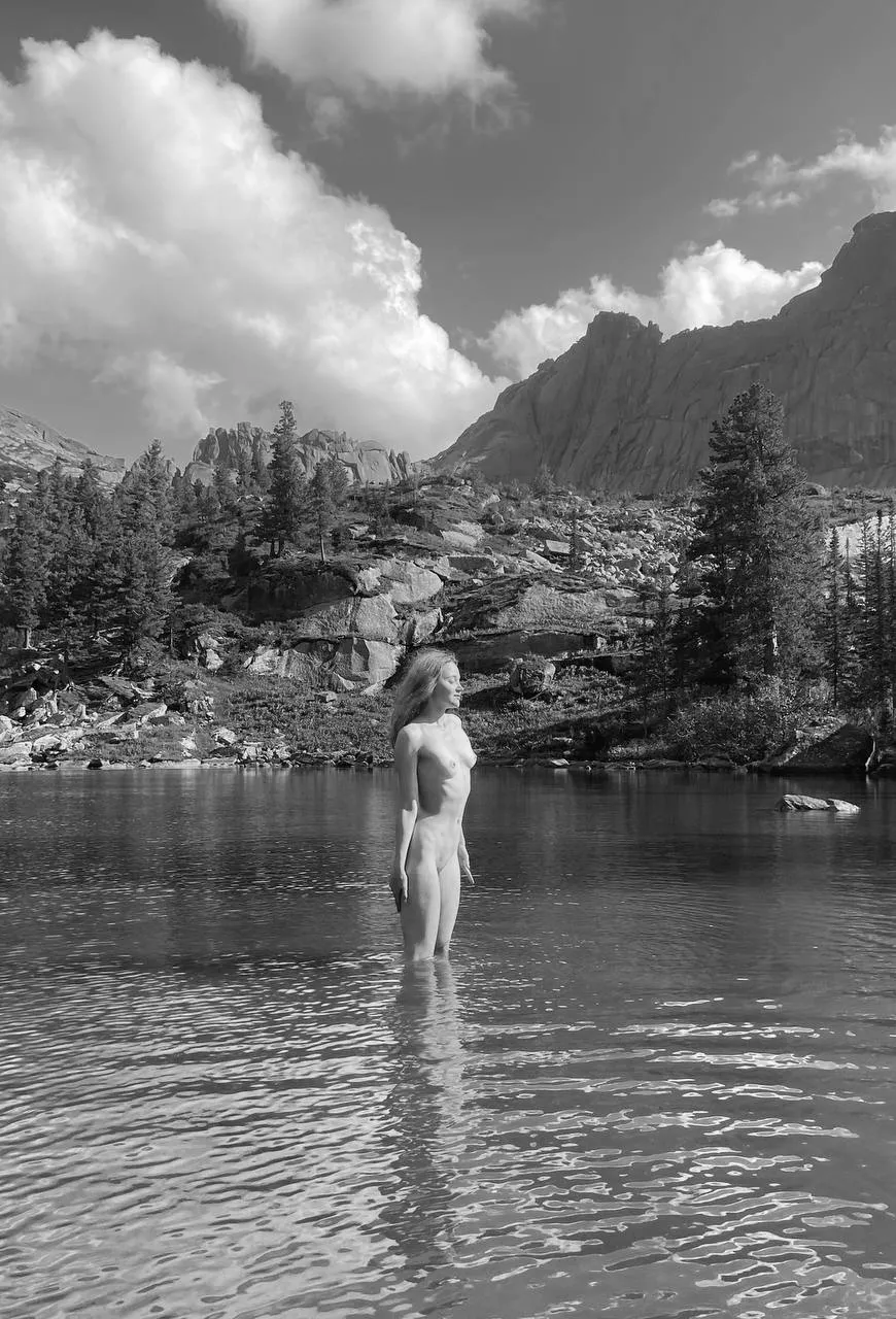 I undressed on a public lake. My boobs look great outdoors, don't you agree?