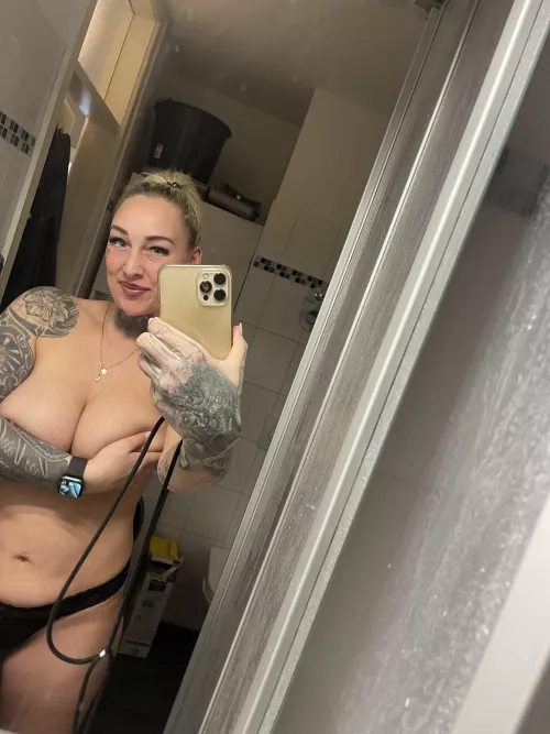 my husband isn't home... so it's time to take naughty pics for you guys <3