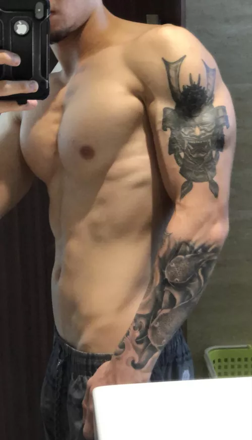 My lean, tatted body 😎😎