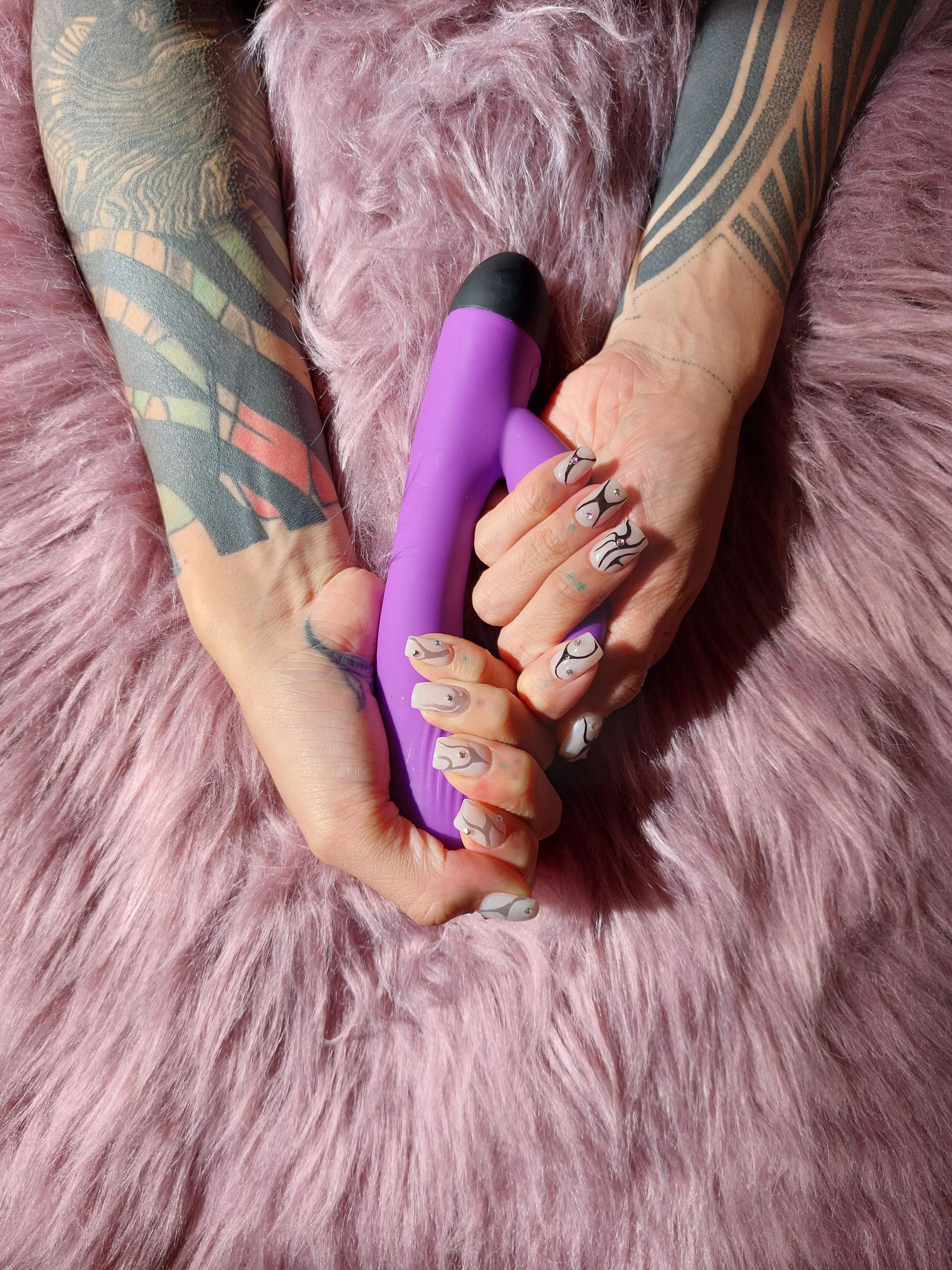 nails and tattoos, perfect combination 😈💦