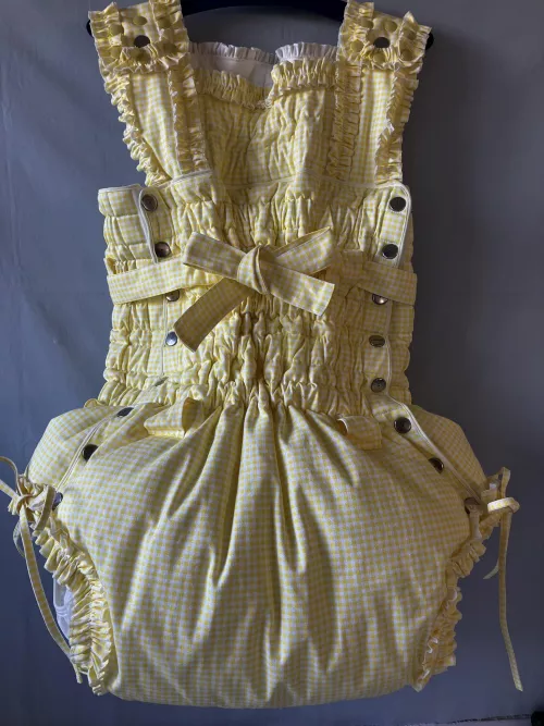 OMG look at this diaper I found 