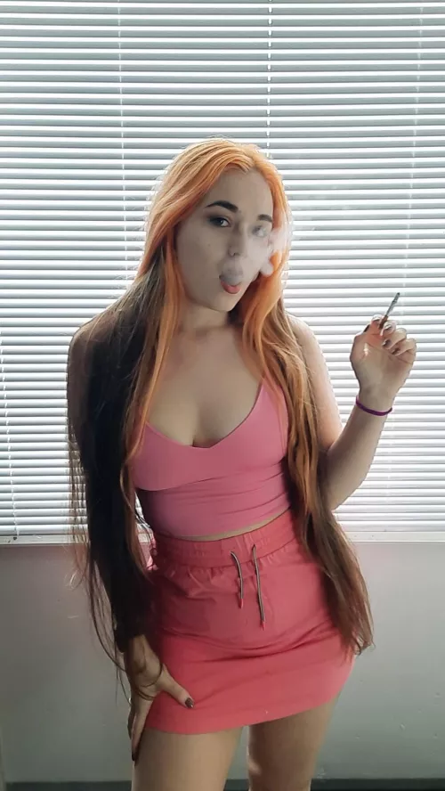 Smoker girl with super long hair❤️❤️