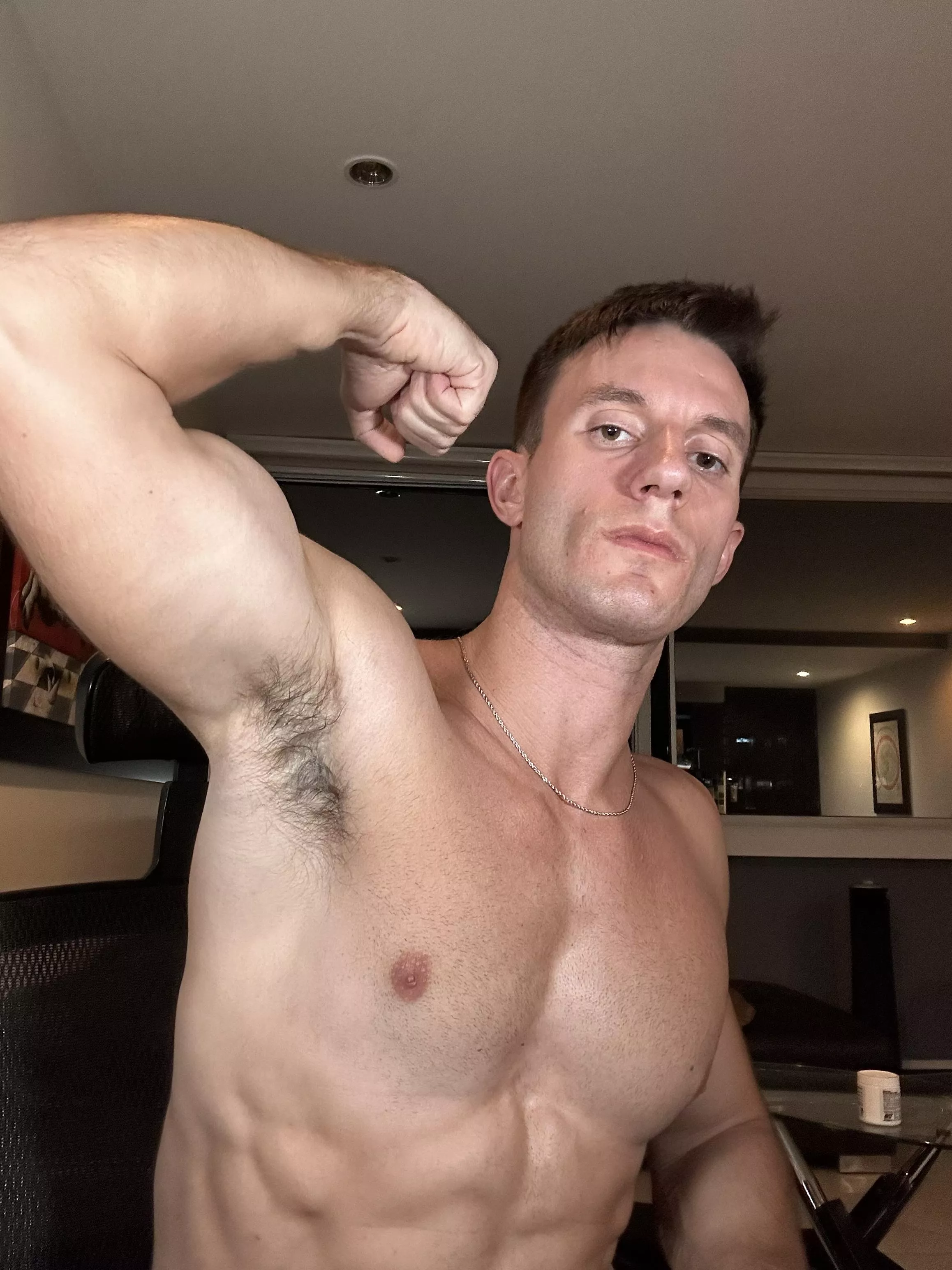 Sniff my Alpha scent peasant