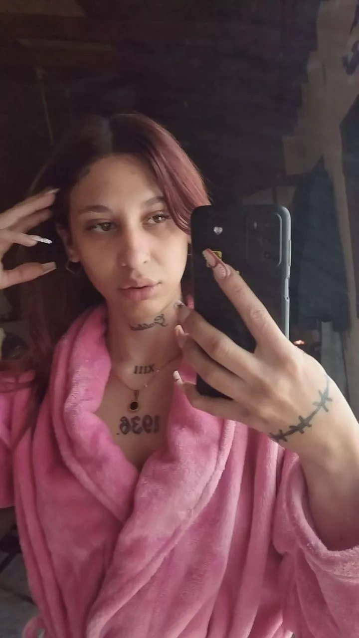 Someone to cum in my lips.. and my titties too 