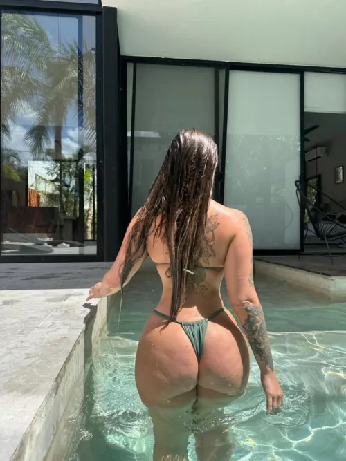 These cheeks deserve to get clapped in water