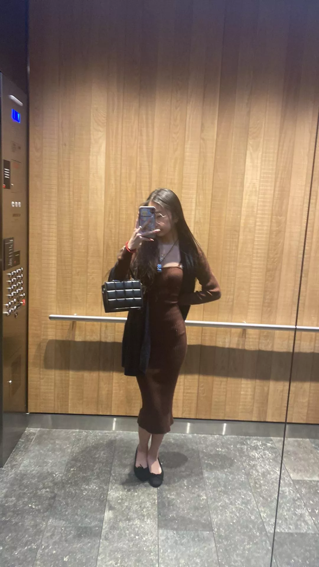 Tight Dresses r my fav type of dresses. I need more of them 🤭