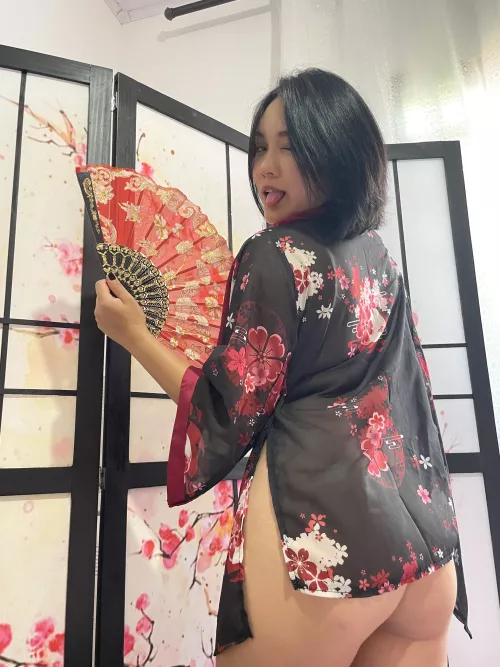 Trying to seduce you to go to bed with me😏did it work?