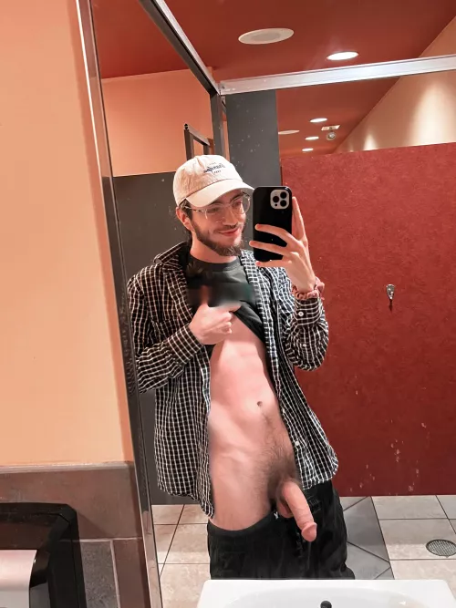 what would you do if you looked over in a public restroom and saw this monster dick?😏👀