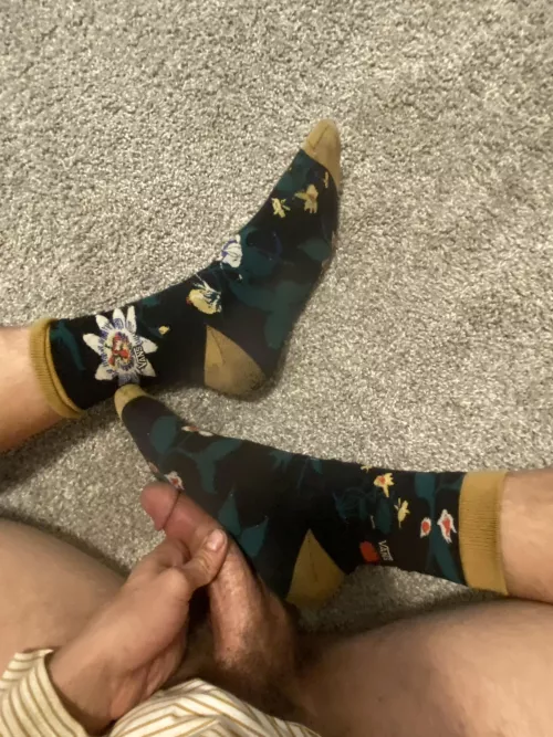 Who wants my dirty socks🤤