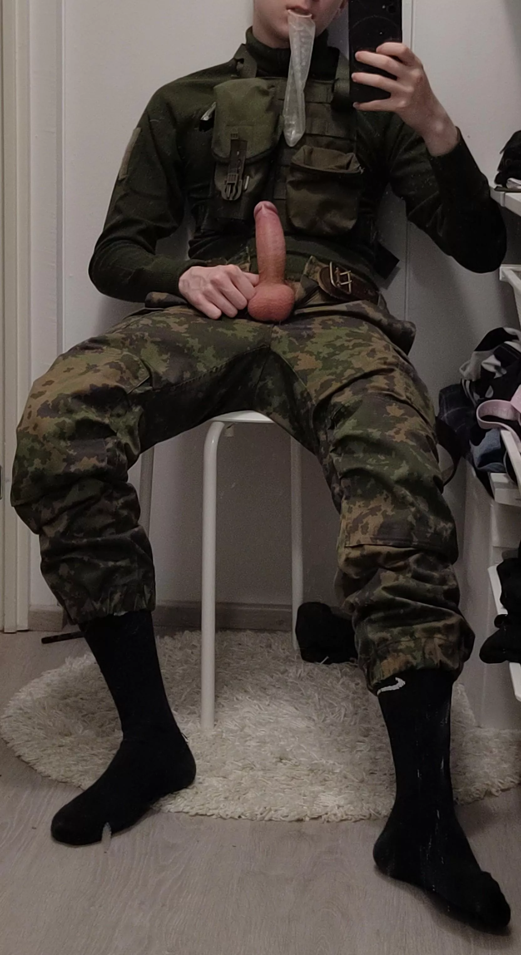 Would we fuck with or without the condom?😈🍆