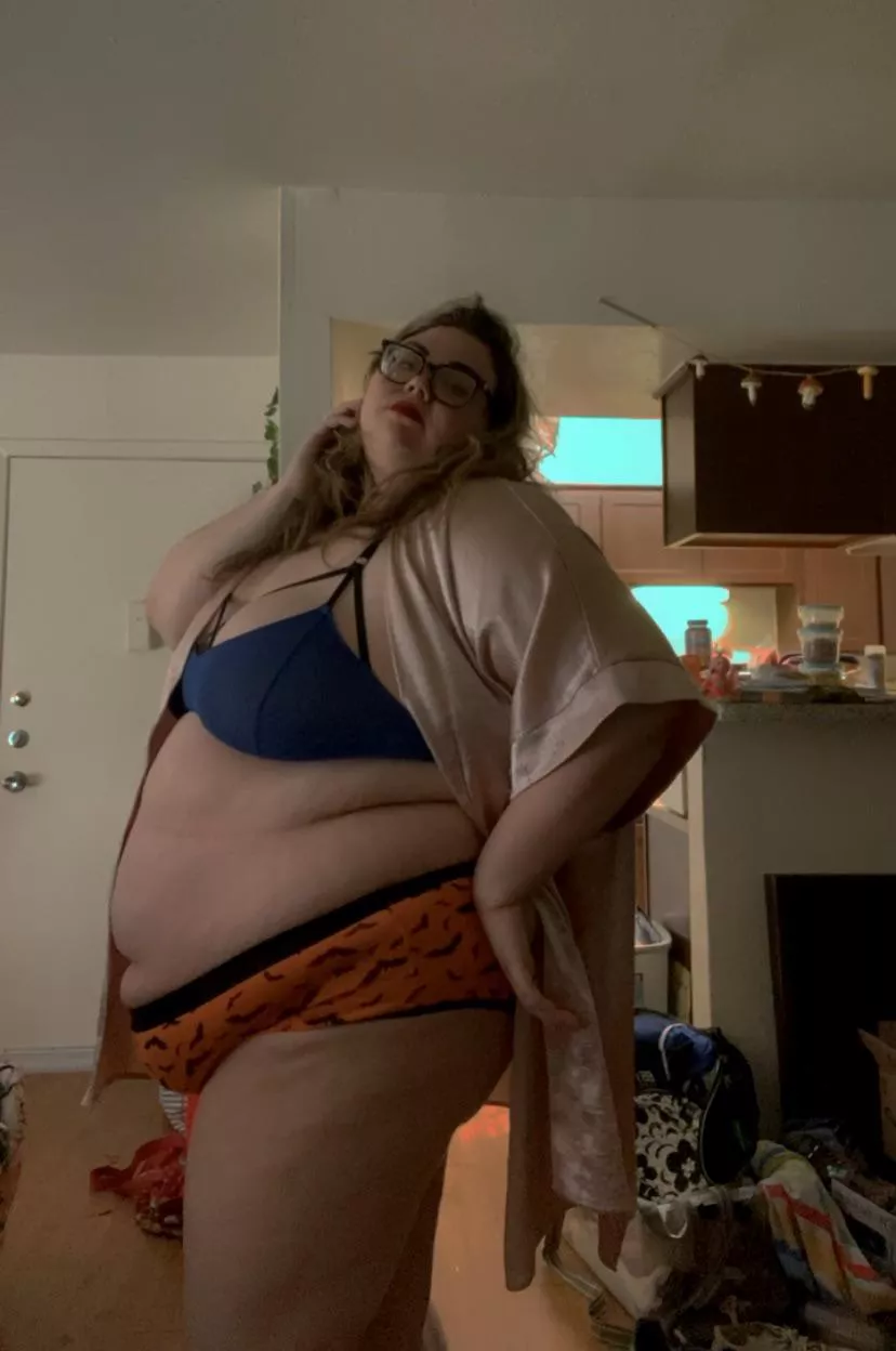 Y’all wanted a pic of the tummy so here ya go😇hope it lives up to your expectations🥰💝✨