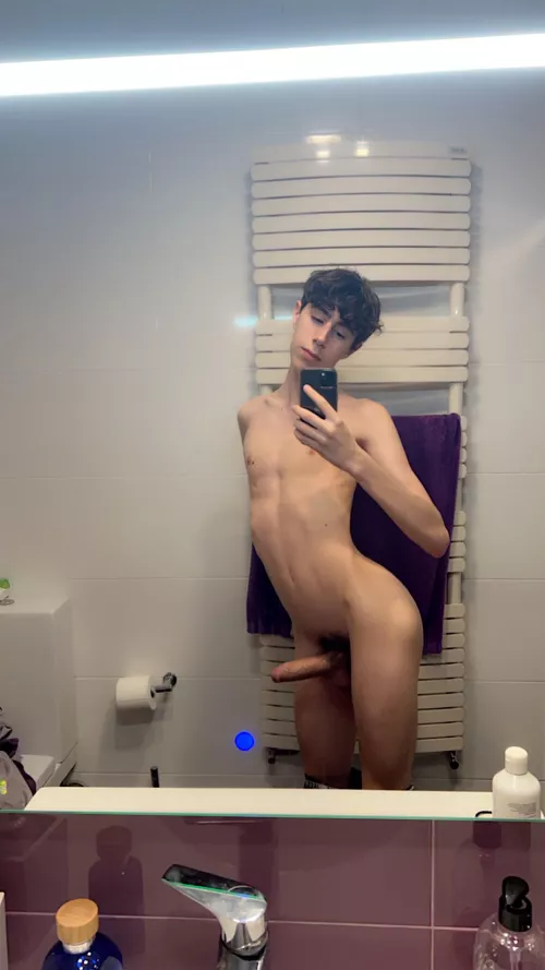 18 need a skinny slut?