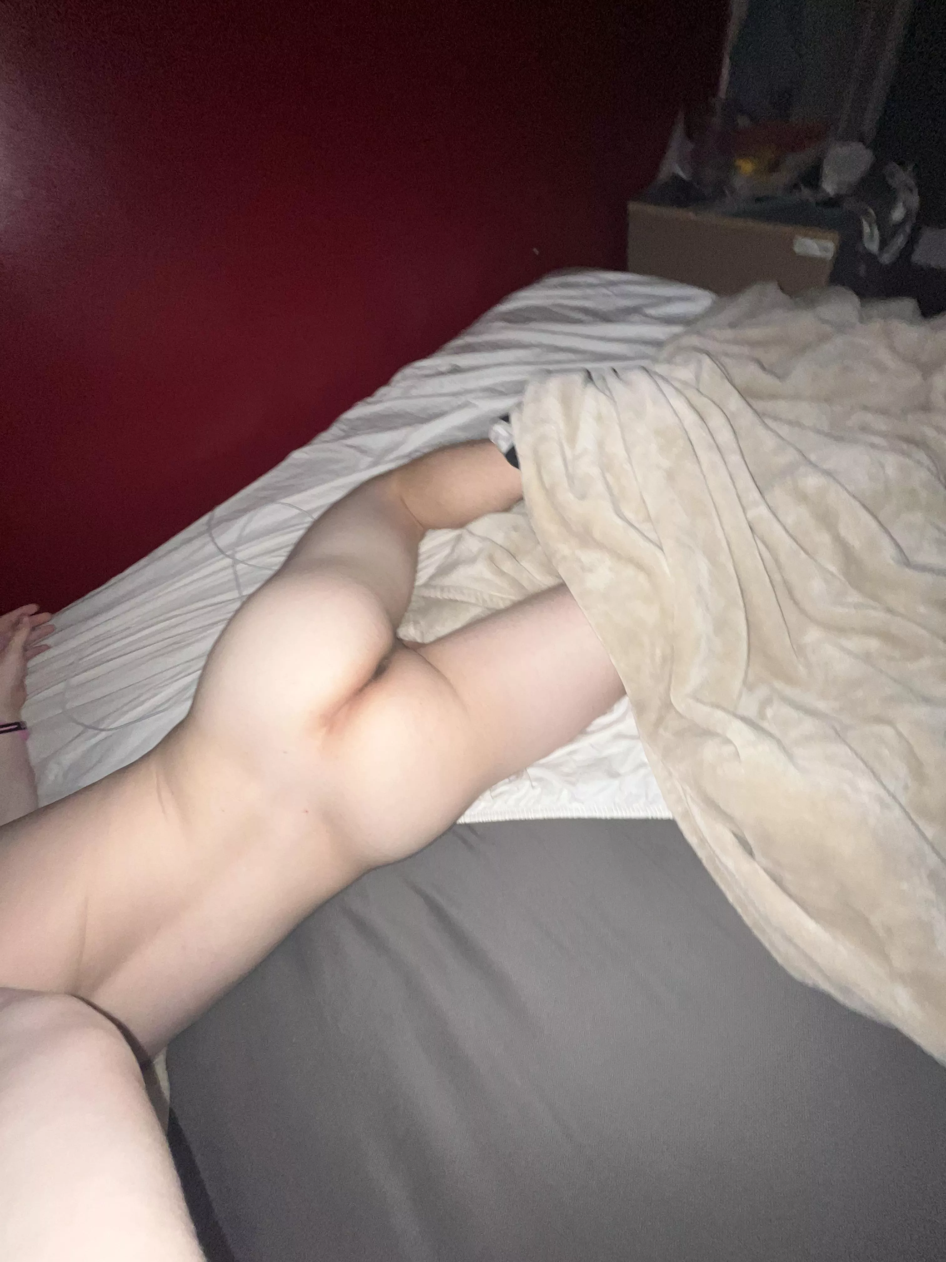 19 hmu need a bbc  19 hmu need a bbc