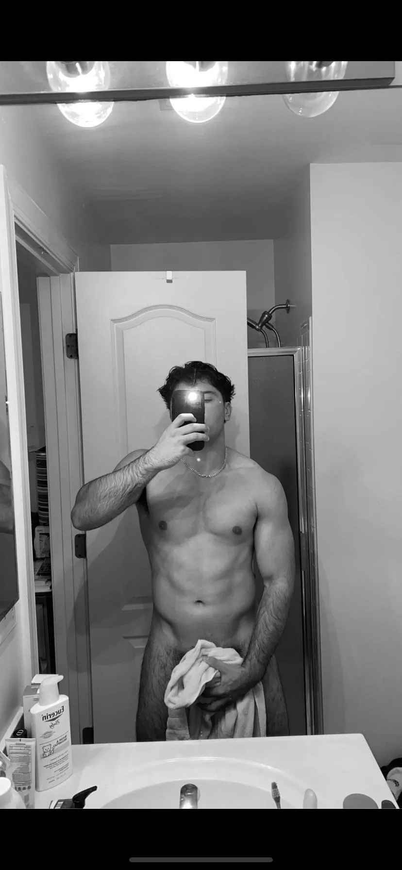 25 - Gf is out of town; hmu with pics/age if you’re in Dallas