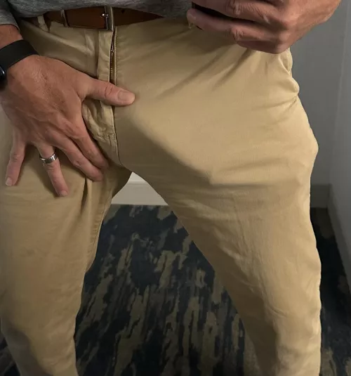 (44) dad just got off a long flight? Think anyone noticed?