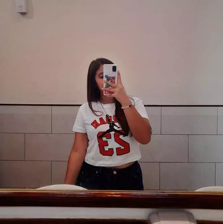 Alguien para morbosear a mi amiga? 