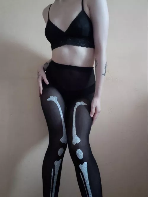 Are those tights still in fashion?)😈