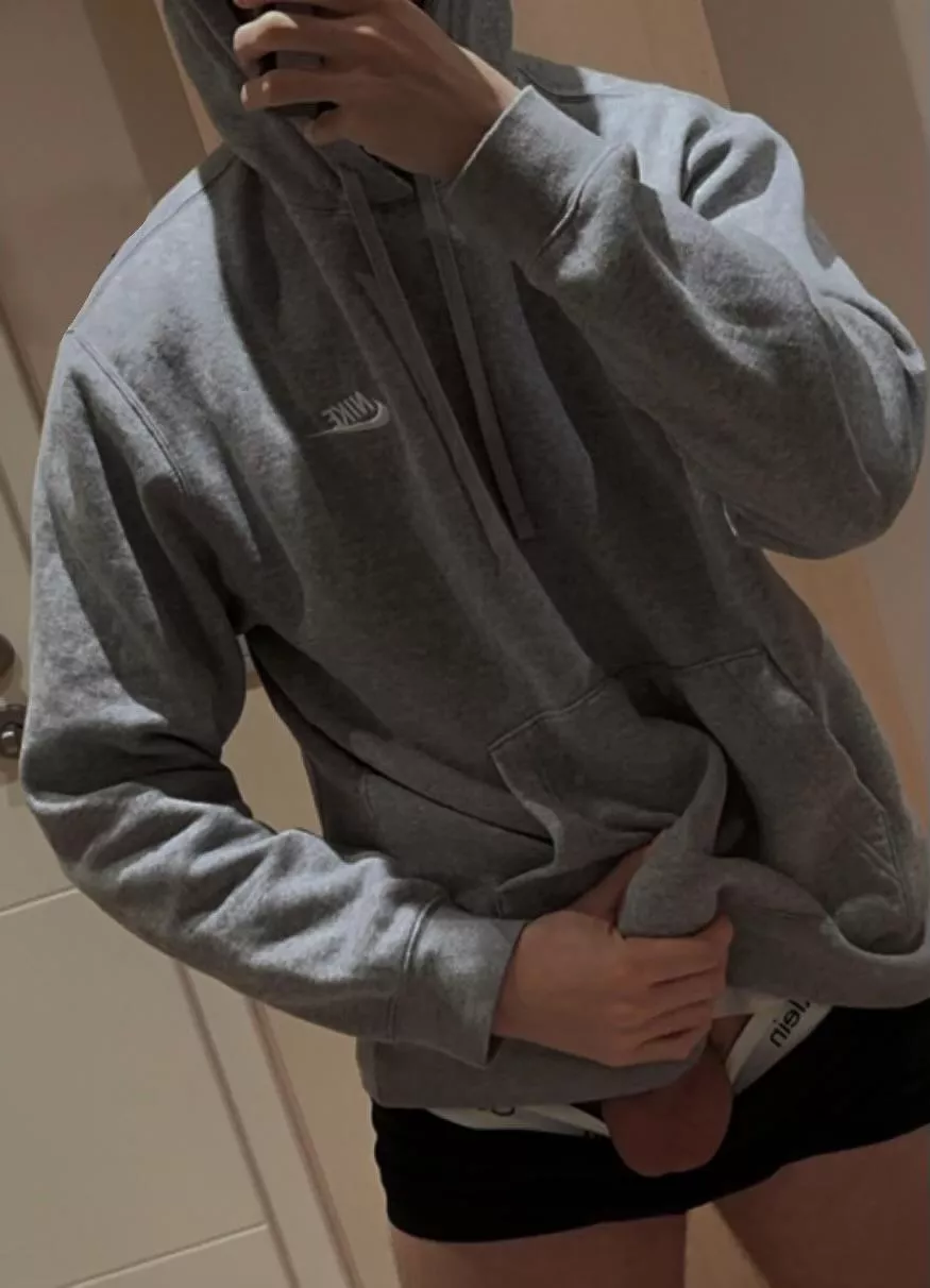 being wild in the public gym 18yo