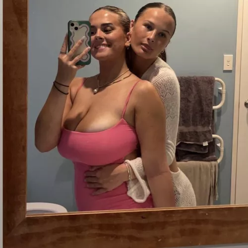 Cant blame her friend for hiding behind her