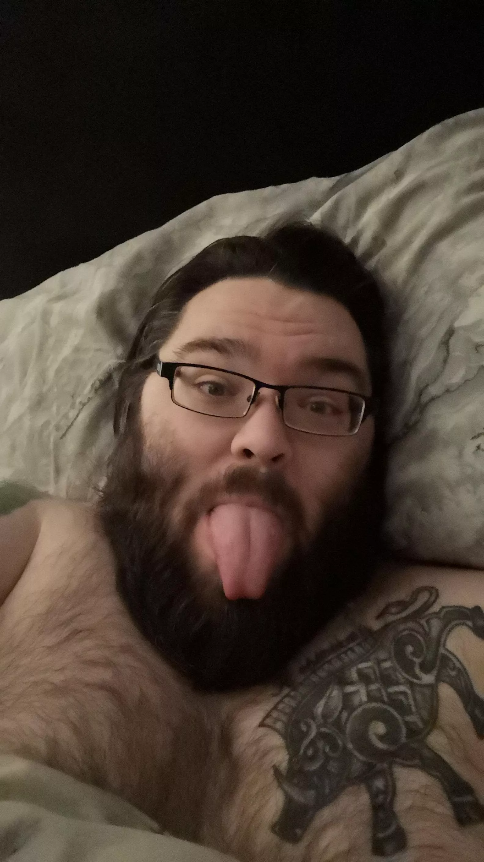 Craving a girl to go down on 🥵