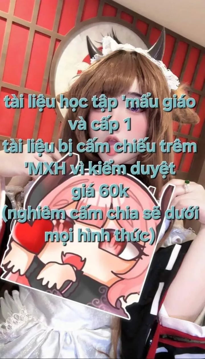 Does anyone know the girl in the background?