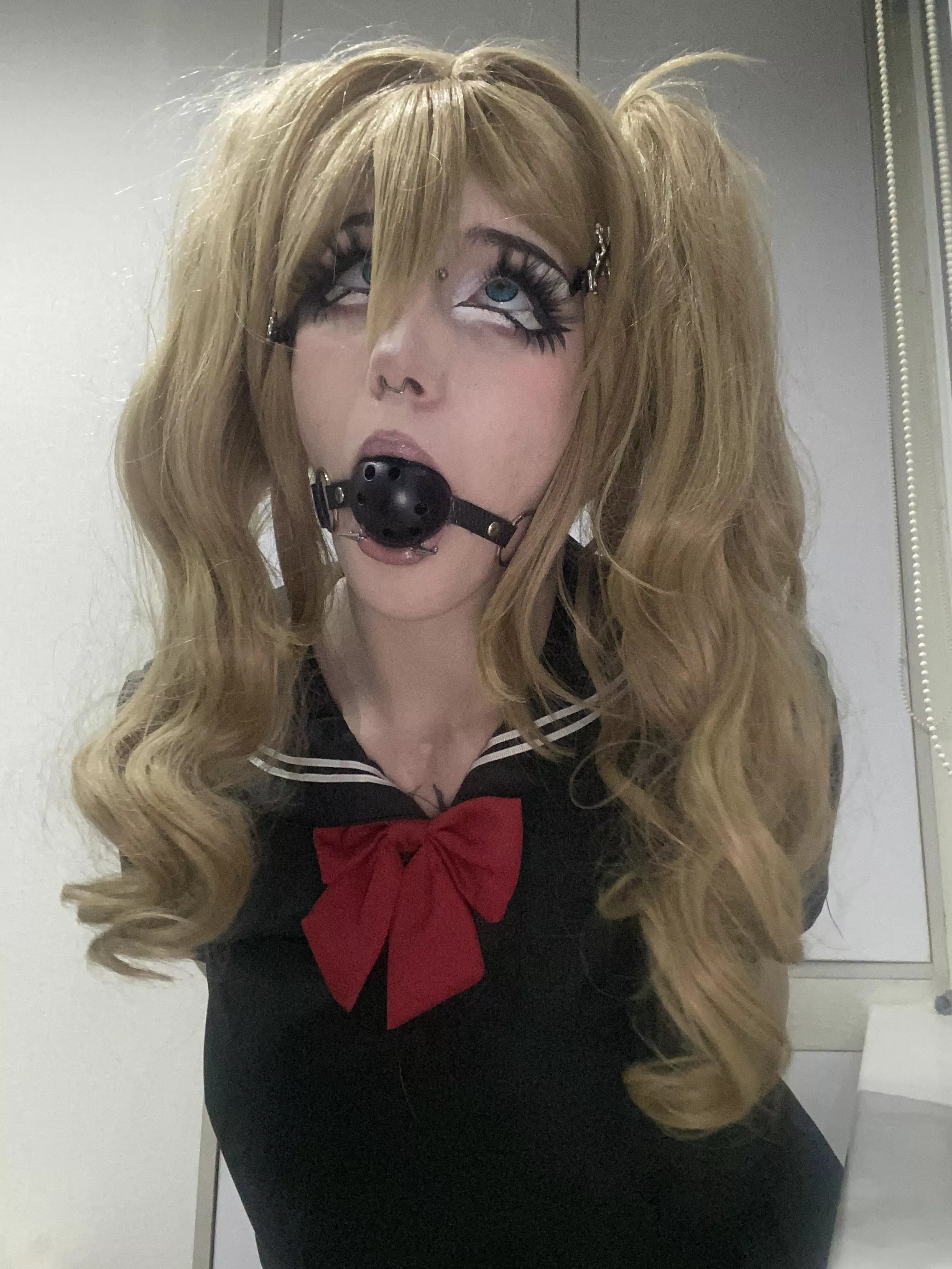 Entertain me with your dark fantasies