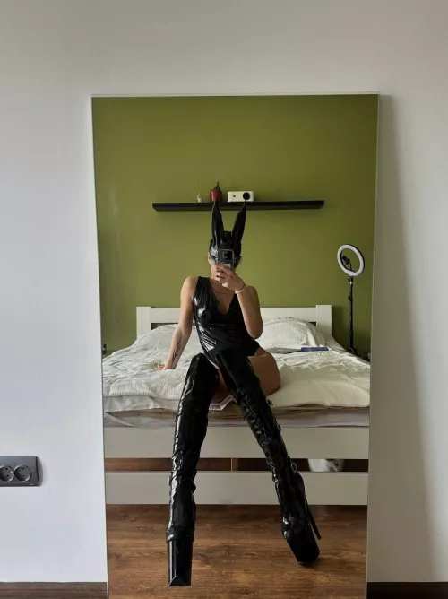 Eva (@evamoon.23) [instagram]