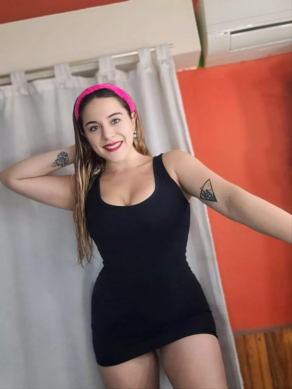 Even though I'm a but chubby I love this black dress on me hehe