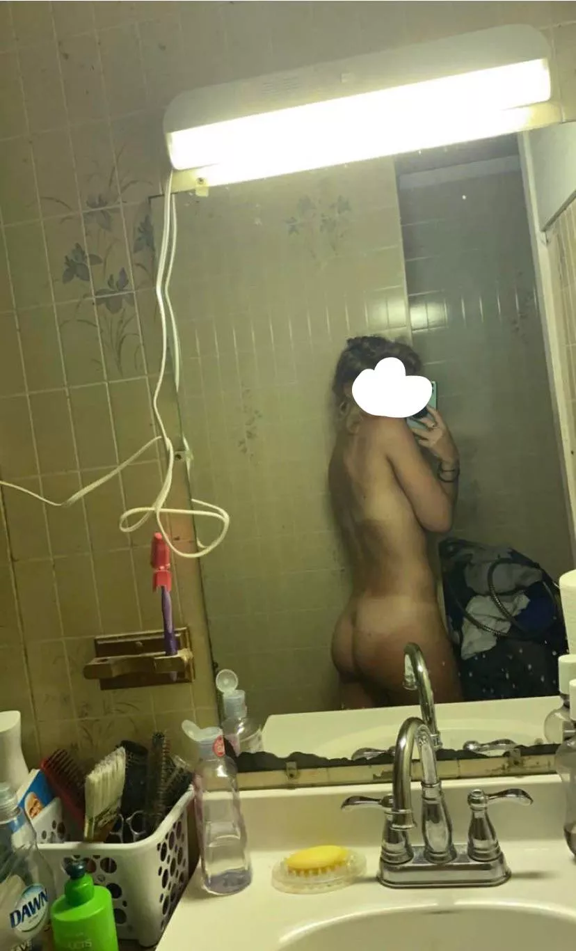 (F) 22 5’6” 135 lbs (F) 22 5’6” 135 lbs