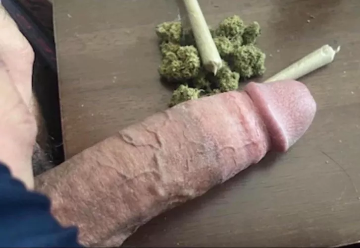 Finally off work ti[M]e to sesh 💨🌿😮‍💨🤘🏽😜