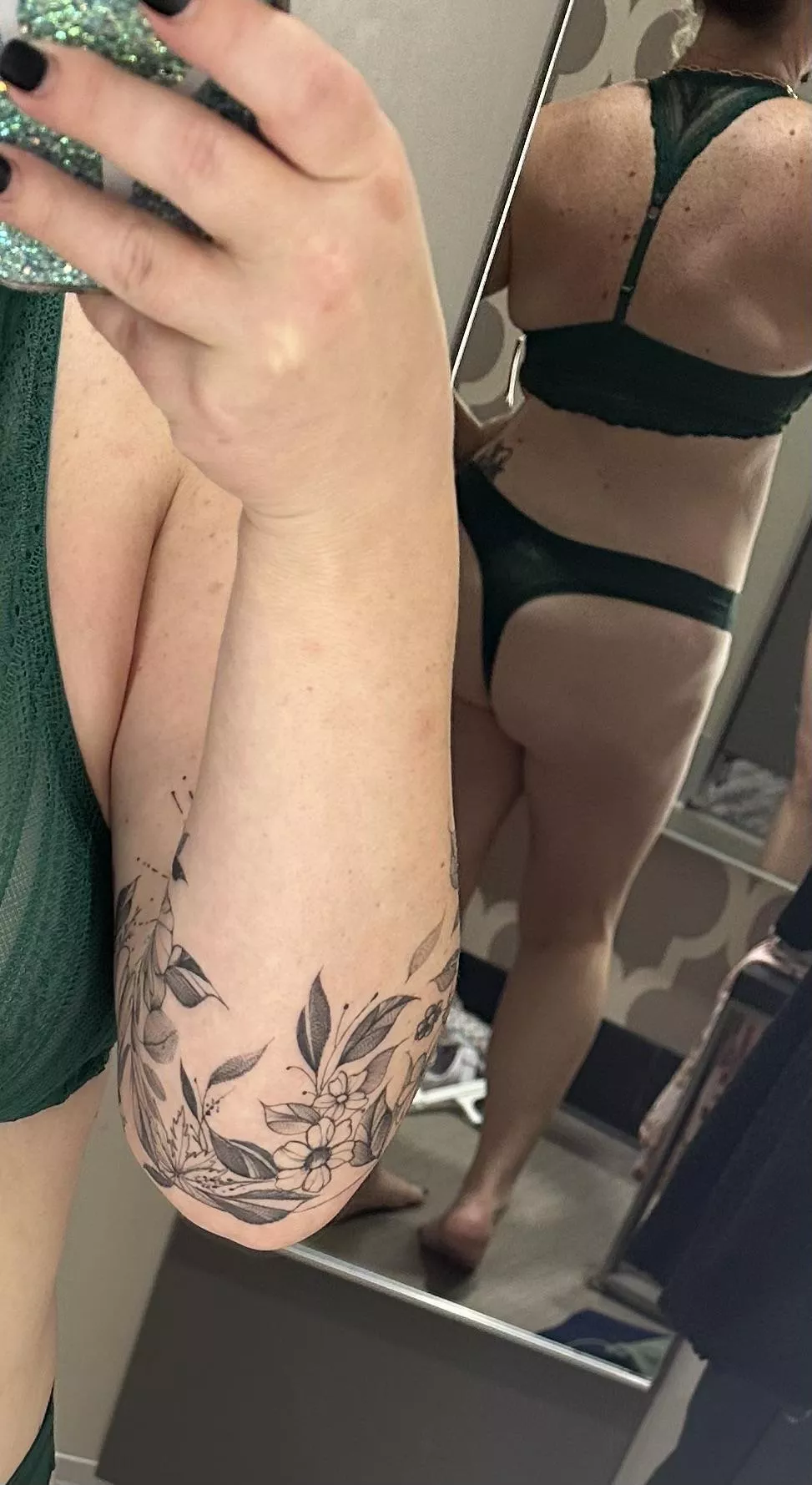 Fitting room 🍑 views 🖤